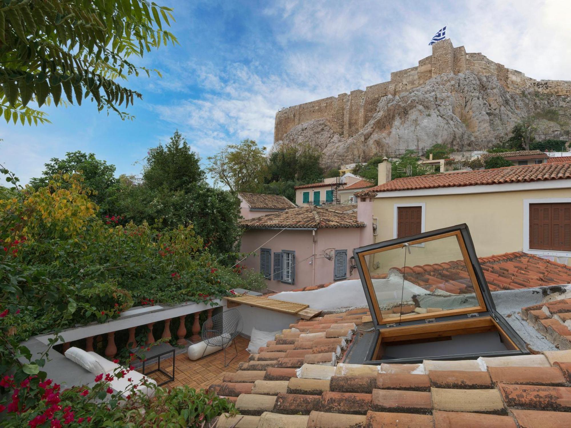 Live At The Acropolis Shadow - Under Super Scenic Anafiotika Apartment Athens Exterior photo