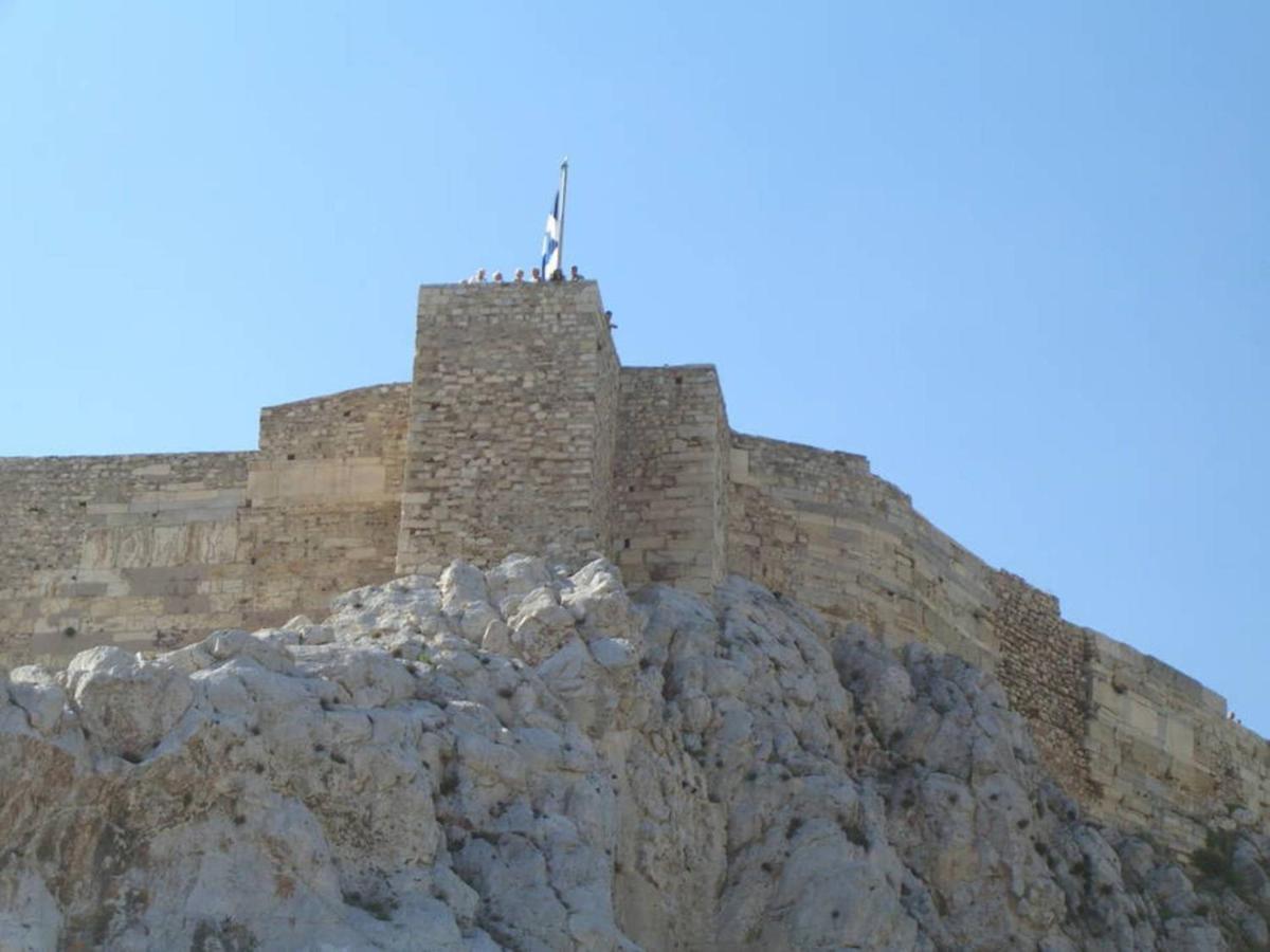 Live At The Acropolis Shadow - Under Super Scenic Anafiotika Apartment Athens Exterior photo